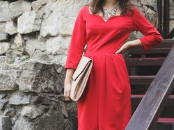 4 Outfit Simpel Buat Tampil Keren di Perayaan Natal & Tahun Baru