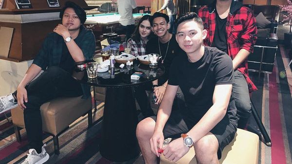 Intip Kembali Momen Gaga Muhammad saat Nongkrong Bareng Laura