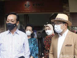 Nostalgia di Bandung, Sultan HB X Santap Ayam Goreng Legendaris Bareng Ridwan Kamil