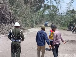 Saat Suara Petir dari Gunung Semeru Kagetkan Paspampres Jokowi
