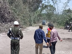 Saat Suara Petir dari Gunung Semeru Kagetkan Paspampres Jokowi