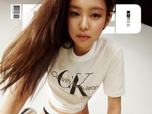 8 Potret Seksi Jennie BLACKPINK, Pamer Koleksi Terbaru Calvin Klein