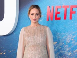 Jennifer Lawrence Perdana Pamer Baby Bump, Makin Glowing