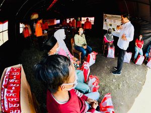 Jokowi Serahkan Santunan ke Ahli Waris Korban Meninggal Akibat Erupsi Semeru