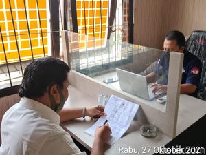 Kades di Blitar yang Tilap Dana BST Akhirnya Ditahan. Kades di Blitar yang Tilap Dana BST Akhirnya Ditahan.