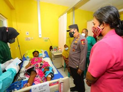 Kapolri Minta Ibu Hamil-Anak Korban Erupsi Semeru Jadi Perhatian Khusus