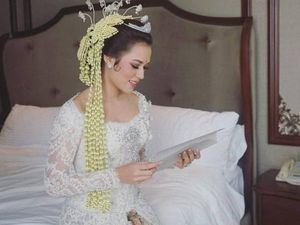 10 Inspirasi Model Kebaya Pengantin Warna Putih ala Raisa Hingga Syahrini 10 Inspirasi Model Kebaya Pengantin Warna Putih ala Raisa Hingga Syahrini