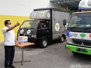 Moeldoko Kirim Ribuan Makanan Siap Saji ke Korban Erupsi Semeru