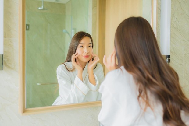 Buat kamu si pemilik kulit sensitif, dalam memilih facial wash kamu nggak boleh sembarang ya Beauties.