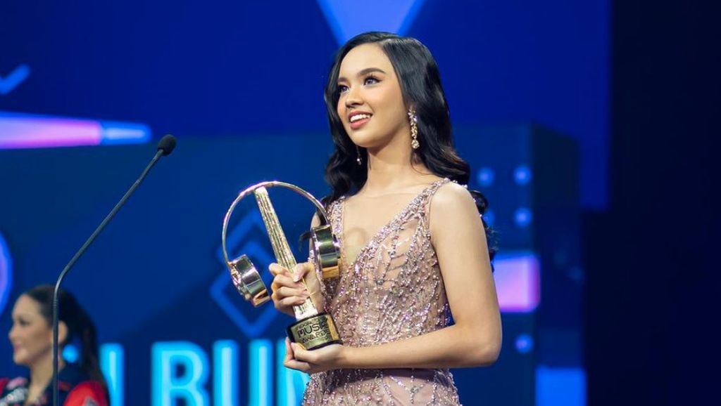 7 Gaya Lyodra Pemenang Album of The Year IMA 2021, Tampil Anggun & Flawless
