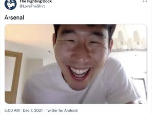 Netizen Tertawakan Arsenal Kembali ke Setting Asal