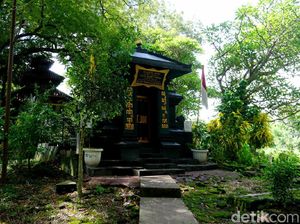 Makam Panggung Diyakini Tempat Raden Wijaya Dapat Wangsit Dirikan Majapahit Makam Panggung Diyakini Tempat Raden Wijaya Dapat Wangsit Dirikan Majapahit