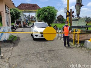 Kisah Pak Yit, Penjaga Perlintasan Kereta yang Diupah Rp 5 Ribu