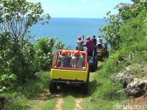 Pantai Jogja Ini Tawarkan Jip Buat Berkeliling Pantai Jogja Ini Tawarkan Jip Buat Berkeliling