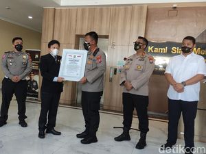 Suksesnya Vaksinasi di Sidoarjo Diganjar Presisi Award 2021
