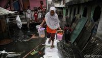 Kisah Warga yang Hidup di Tengah Banjir Rob Jakarta Utara