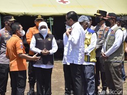 Sapa Pengungsi Semeru, Jokowi Pastikan Konsumsi dan Kebutuhan Pokok Aman