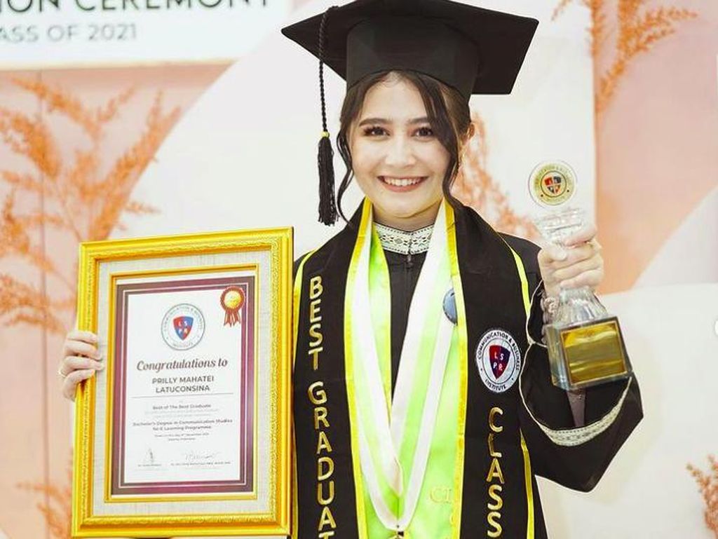Prilly Latuconsina Jadi Lulusan Terbaik, Dapat Beasiswa S2