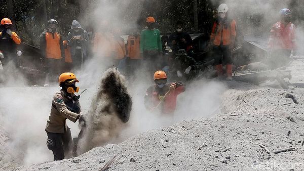 Pencarian Korban Erupsi Gunung Semeru Terus Berlangsung