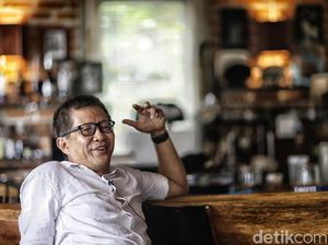 Rocky Gerung soal Reshuffle: Orang Ingin Luhut Diganti Rocky Gerung soal Reshuffle: Orang Ingin Luhut Diganti