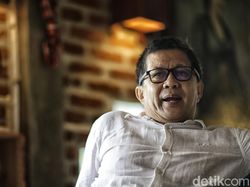 Rocky Gerung Analisis Manuver yang Bikin Mentan Tak Direshuffle