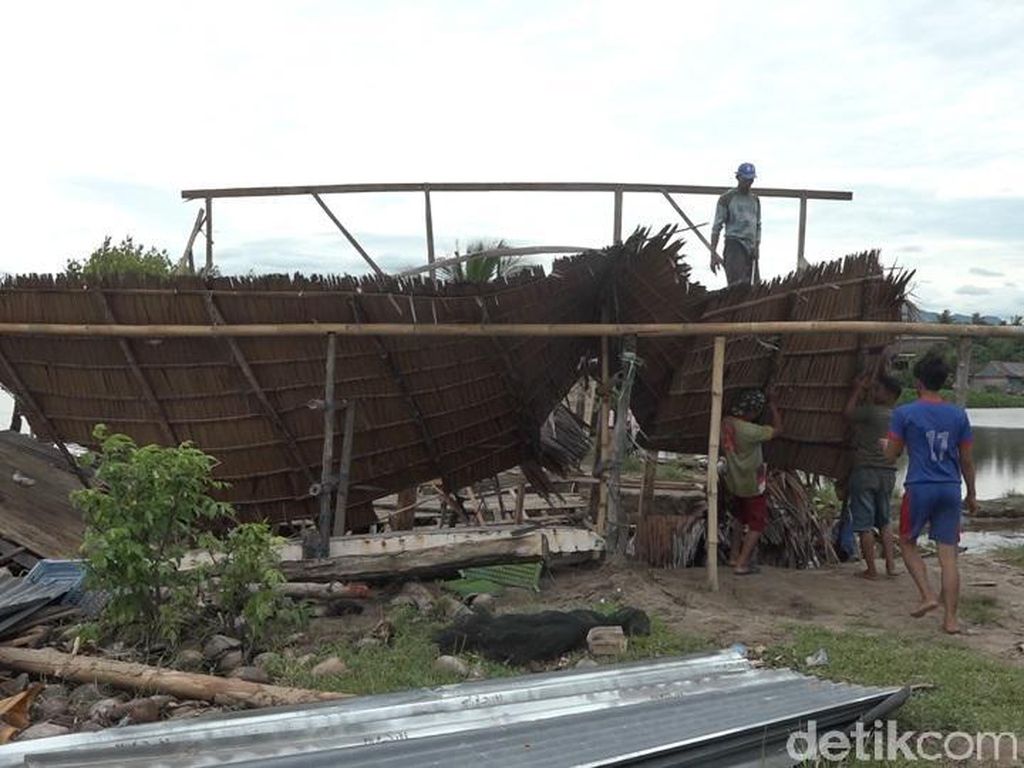 Rumah Warga di Polman Sulbar Hancur Diterjang Banjir Rob-Angin Kencang