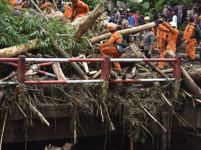 Basarnas Gencarkan Pencarian Korban Banjir Lombok Barat