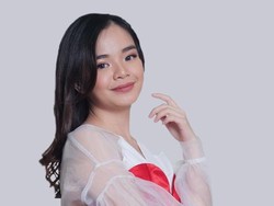 Kenalan dengan Vien IMB yang Jago Main Alat Musik Guzheng dari China