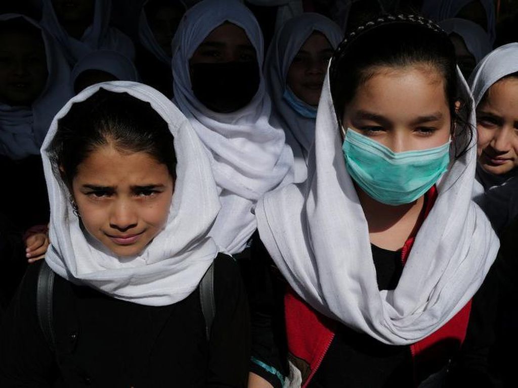 Kisah Frustrasi Pelajar Perempuan Afghanistan Dilarang Bersekolah Taliban Kisah Frustrasi Pelajar Perempuan Afghanistan Dilarang Bersekolah Taliban