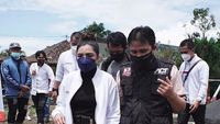 Nyata! 10 Potret Ashanty Beri Bantuan ke Korban Erupsi Semeru