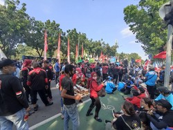 Usai Audiensi dengan MK, Massa Buruh Lanjut Demo di Balai Kota DKI