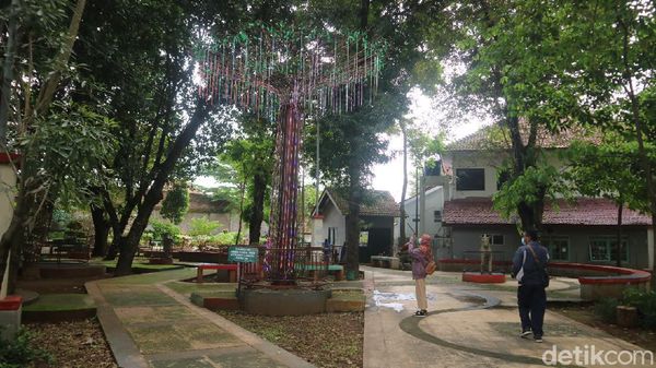 Foto: Dulu Jadi Primadona, Begini Kondisi Wisata Taman Lampion Kudus Kini