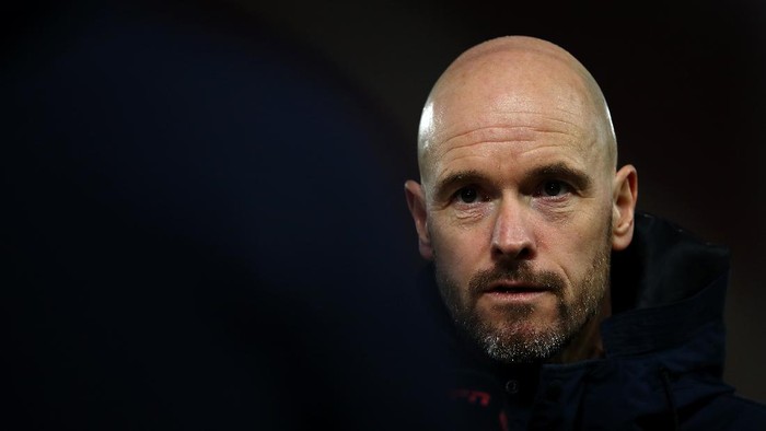 ALKMAAR, NETHERLANDS - JANUARY 20:   Ajax Manager / Head Coach, Erik ten Hag looks on prior to the KNVB Beker or Dutch Cup match between AZ Alkmaar and AFC Ajax at AFAS-Stadium on January 20, 2021 in Alkmaar, Netherlands. (Photo by Dean Mouhtaropoulos/Getty Images)