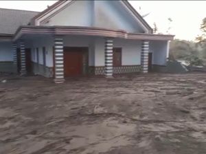 Banjir Lahar Dingin Semeru Meluber Karena Tanggul Jebol, Warga Minta Diperbaiki