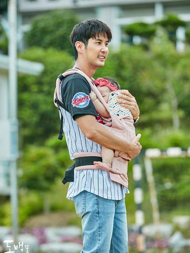 Kang Jeong Ryeol di When The Camellia Blooms