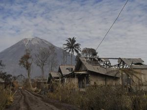 Ini Foto Sebelum dan Sesudah Gunung Semeru Erupsi dari Luar Angkasa