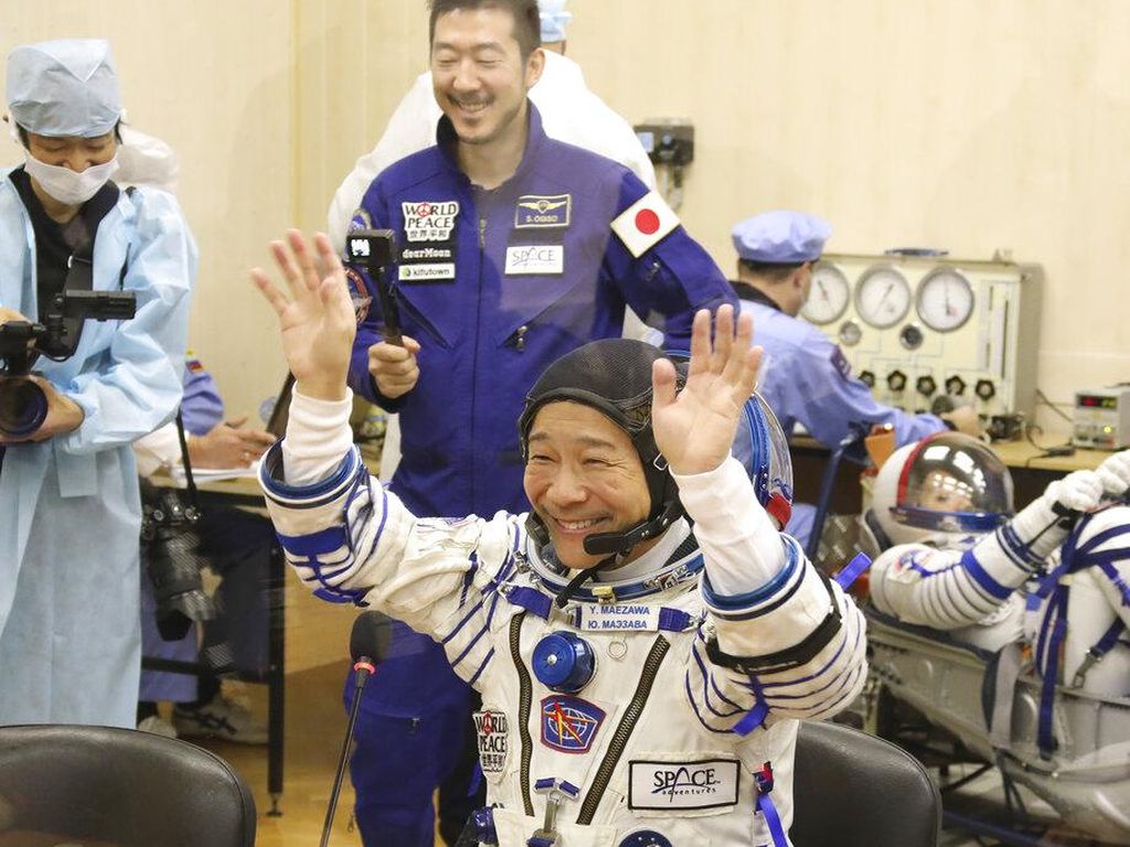 Momen Kepulangan Miliarder Jepang ke Bumi Usai Pelesiran di ISS