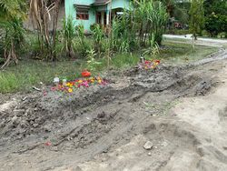 Warga di Batu Bara Sumut Bikin Kuburan Protes Jalan Rusak