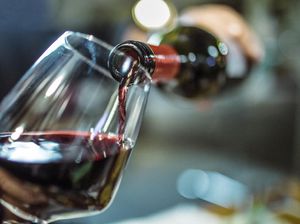 Sering Dikira Sama, Ternyata Alkohol dan Khamr Berbeda Sering Dikira Sama, Ternyata Alkohol dan Khamr Berbeda