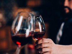 Larangan Minum Khamr Bagi Muslim, Dianggap Dosa Besar dan Perbuatan Setan