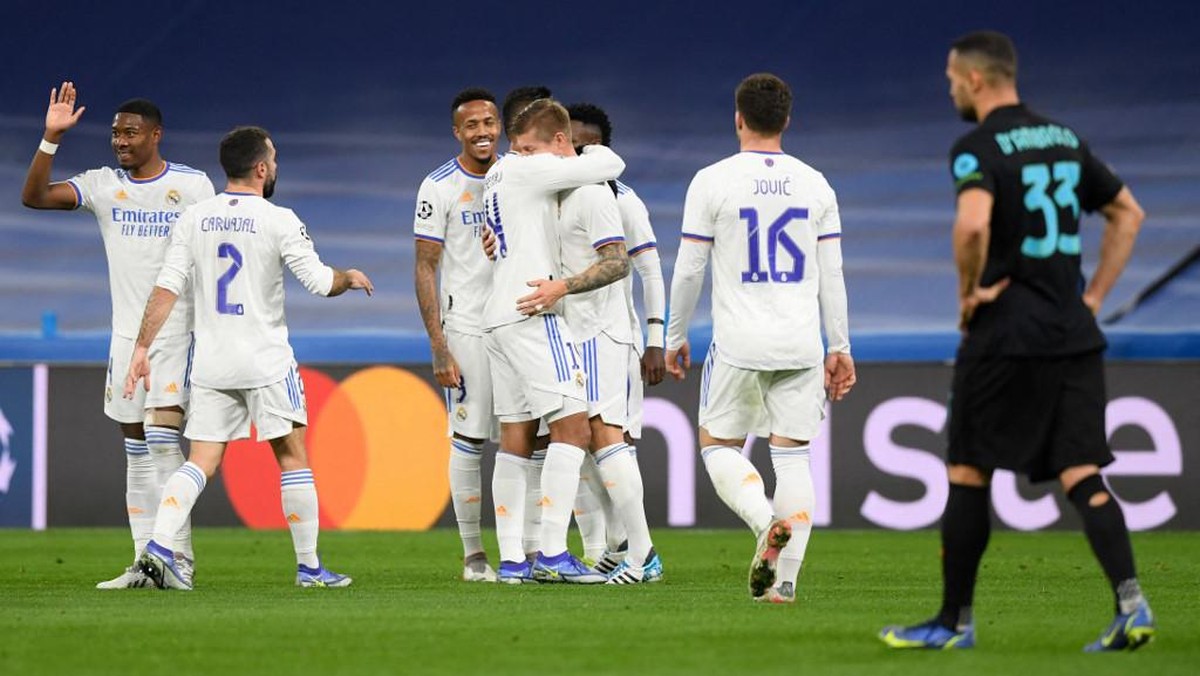 Real Madrid juara Grup D Liga Champions setelah menumpas Inter Milan 2-0. (Foto: AFP/OSCAR DEL POZO)