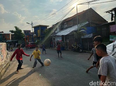 Secuil Cerita dari Kampung Pulo di Ujung Senja