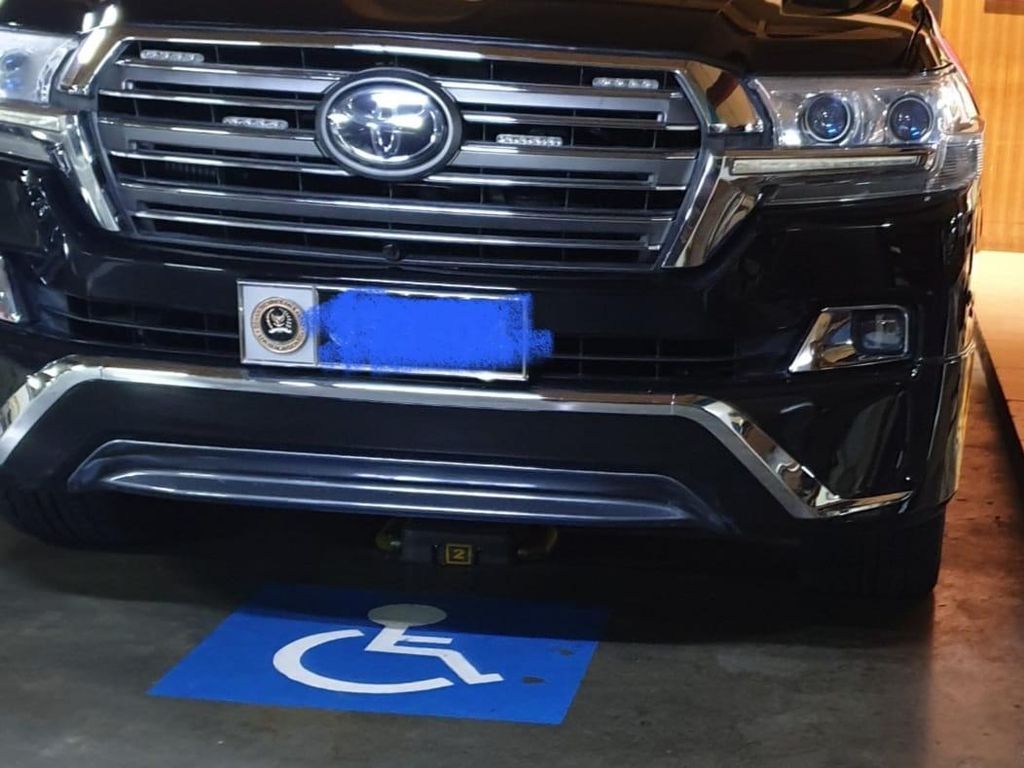 Heboh Mobil Pelat DPR Diparkir di Tempat Khusus Disabilitas