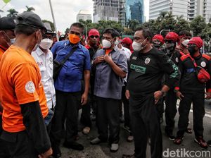 Tuntut Turunkan Harga BBM, 7.000 Buruh Kepung Istana 4 Oktober