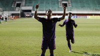 Antoni berhasil membobol gawang Barito Putera di menit ke-8.
