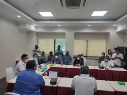 Perwakilan Buruh Serahkan Surat ke MK Terkait Uji Formil UU Cipta Kerja