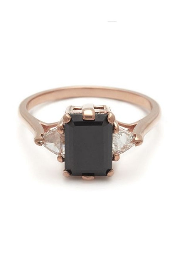 Pinterest.com/brides Pilihlah cincin warna hitam
