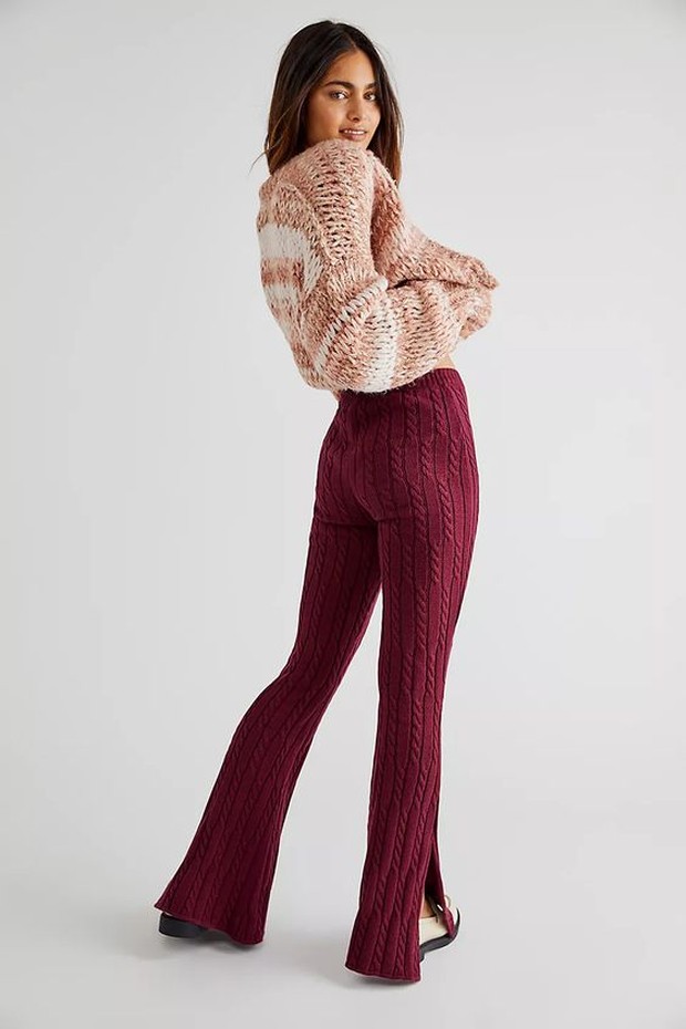 Pakailah wide leg flare pants dengan chuncky knit