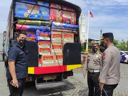 Polisi Sidoarjo Kirim Bantuan Warga Terdampak Erupsi Semeru