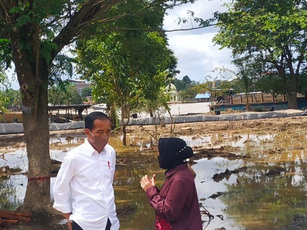 Warga Sintang: Kunjungan Jokowi Jadi Pengobat Duka Setelah Banjir